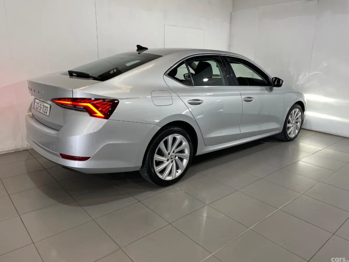 Skoda Octavia Hatchback, Petrol, 2022, Grey