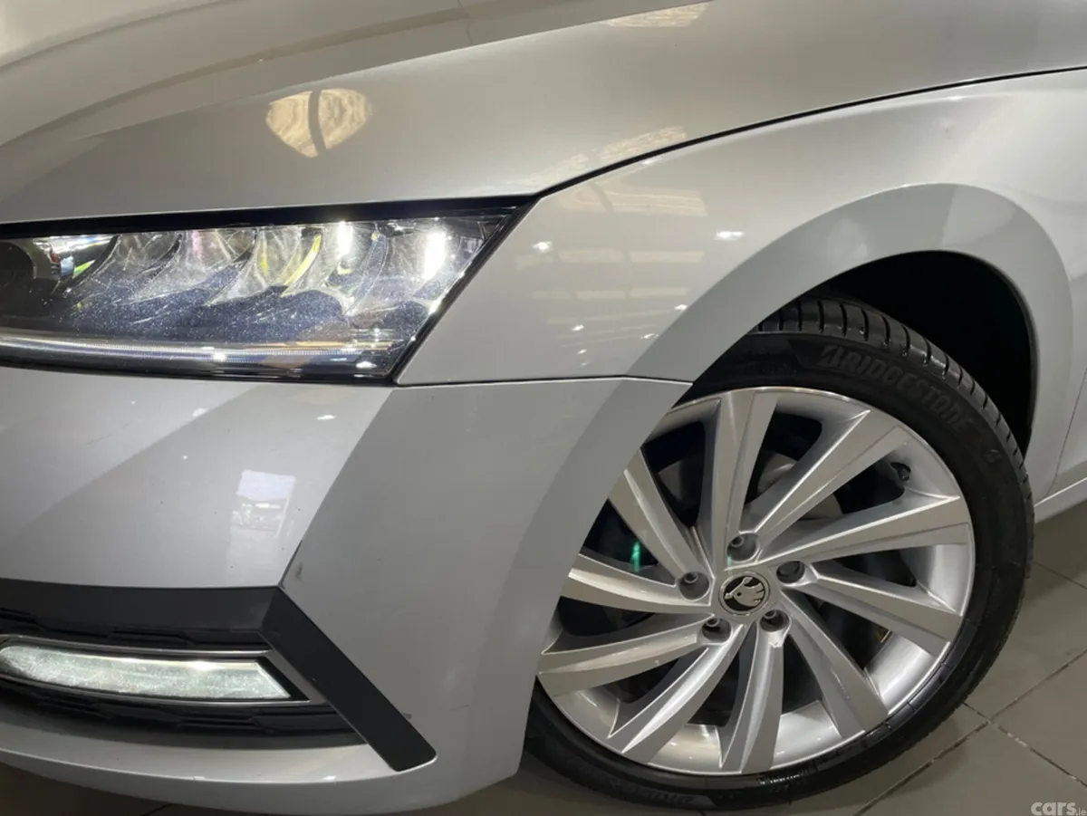 Skoda Octavia Hatchback, Petrol, 2022, Grey