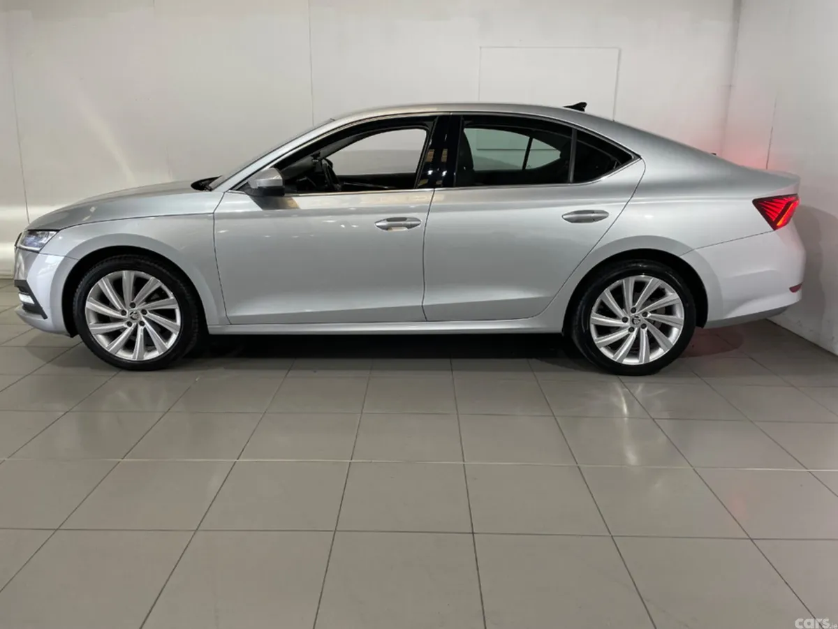 Skoda Octavia Hatchback, Petrol, 2022, Grey