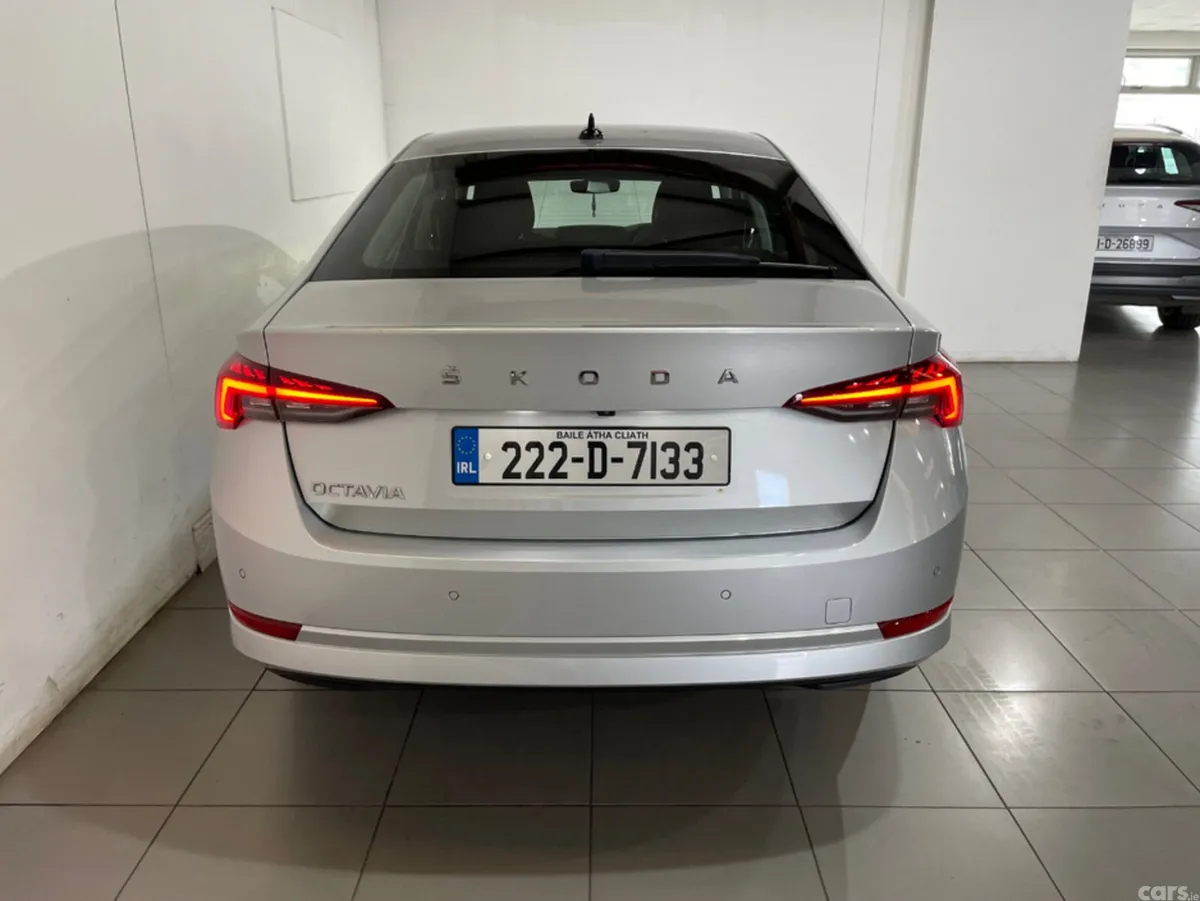 Skoda Octavia Hatchback, Petrol, 2022, Grey