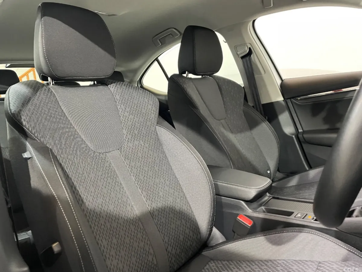 Skoda Octavia Hatchback, Petrol, 2022, Grey