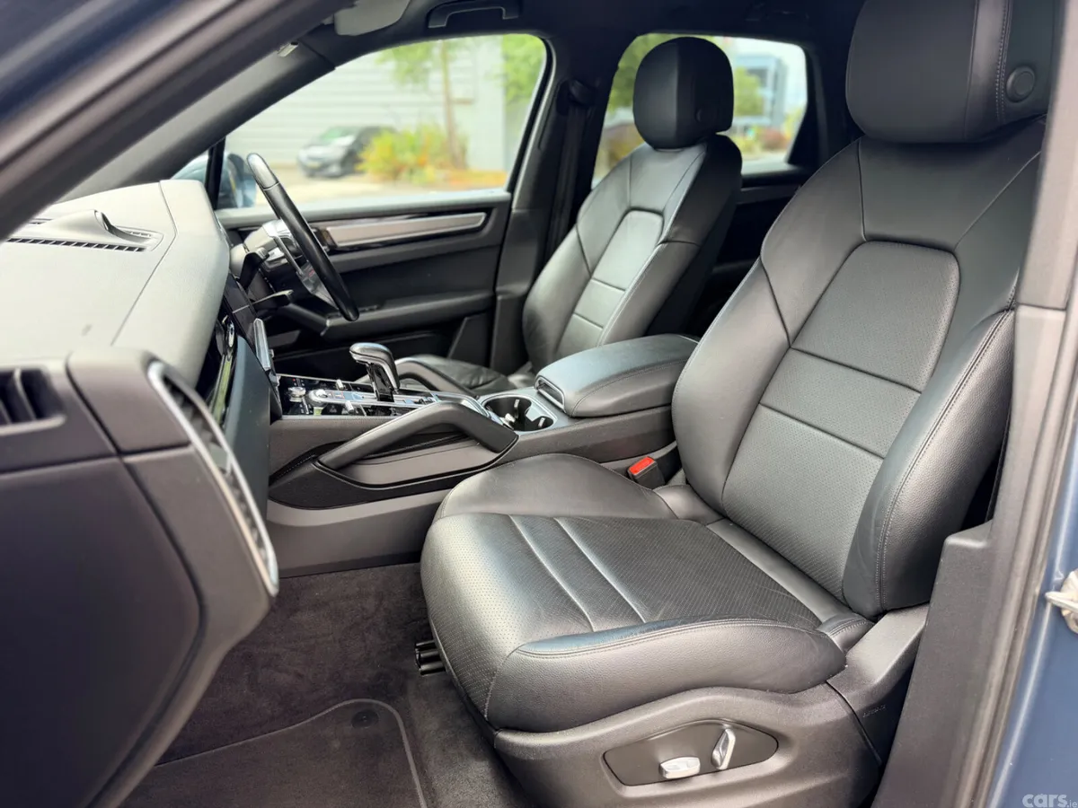 Porsche Cayenne SUV, Petrol, 2019, Blue