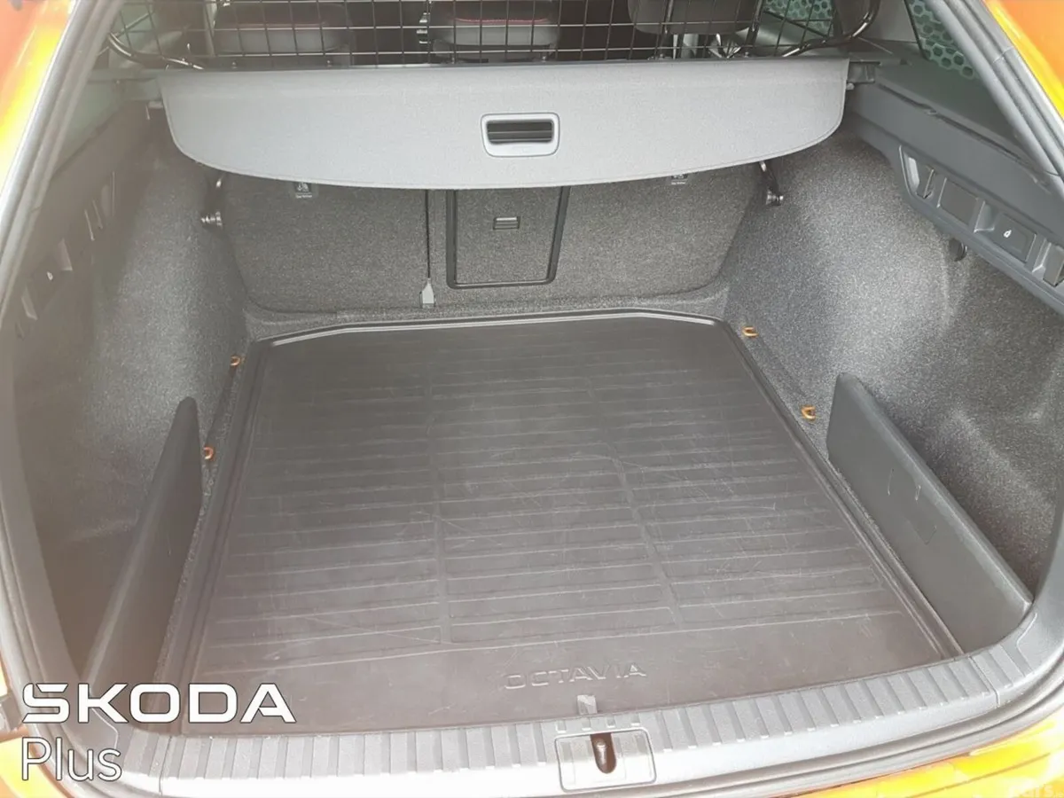 Skoda Octavia Estate, Diesel, 2024, Orange