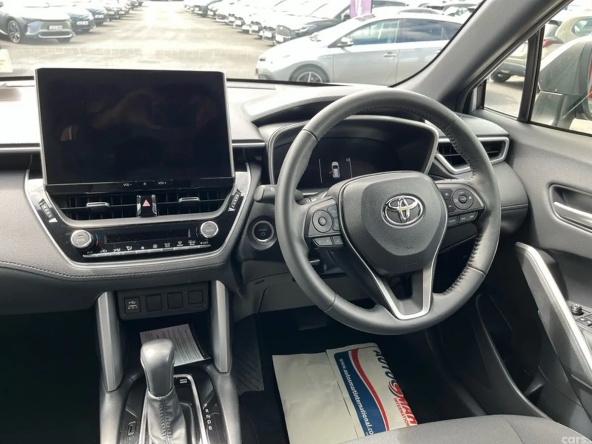 Toyota Corolla Cross Hatchback, Petrol Hybrid, 2023, Silver