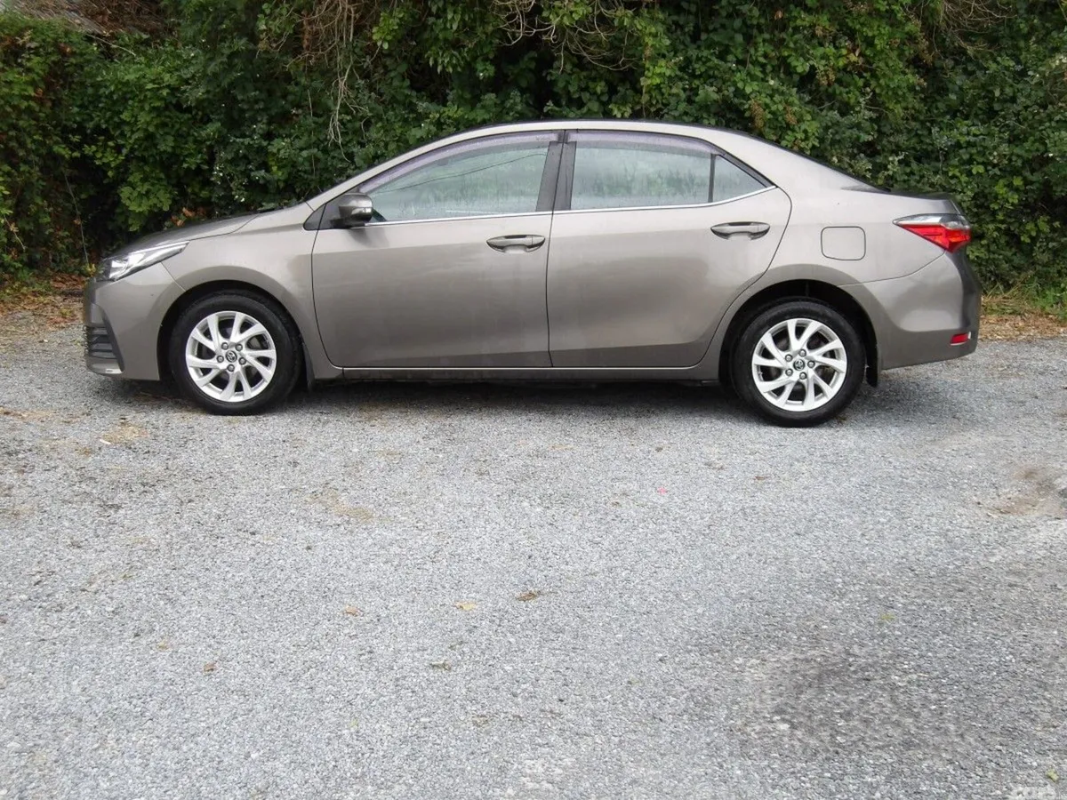 Toyota Corolla Saloon, Diesel, 2017, Grey