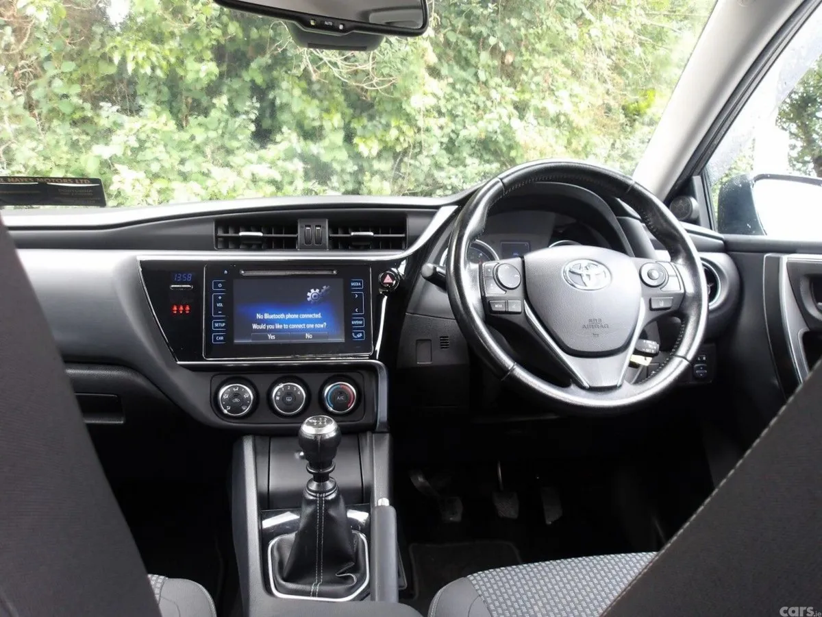 Toyota Corolla Saloon, Diesel, 2017, Grey