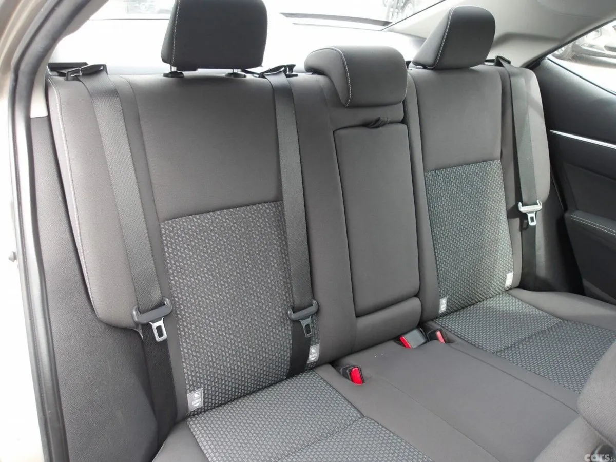 Toyota Corolla Saloon, Diesel, 2017, Grey