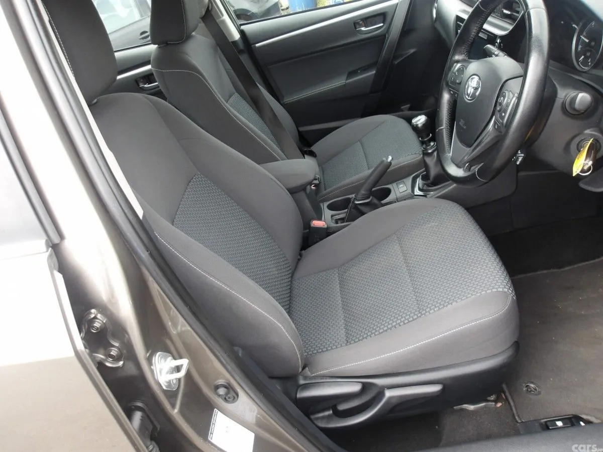 Toyota Corolla Saloon, Diesel, 2017, Grey