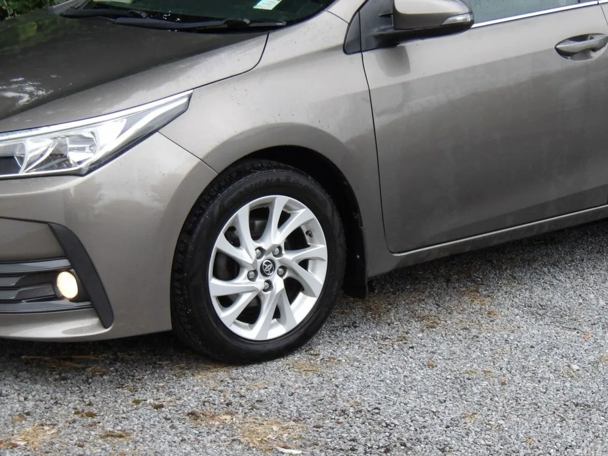 Toyota Corolla Saloon, Diesel, 2017, Grey