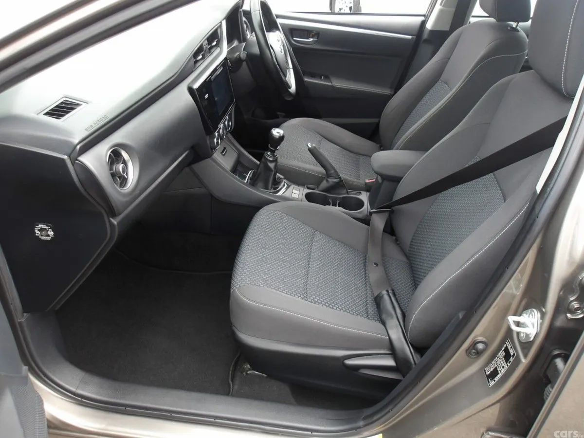 Toyota Corolla Saloon, Diesel, 2017, Grey