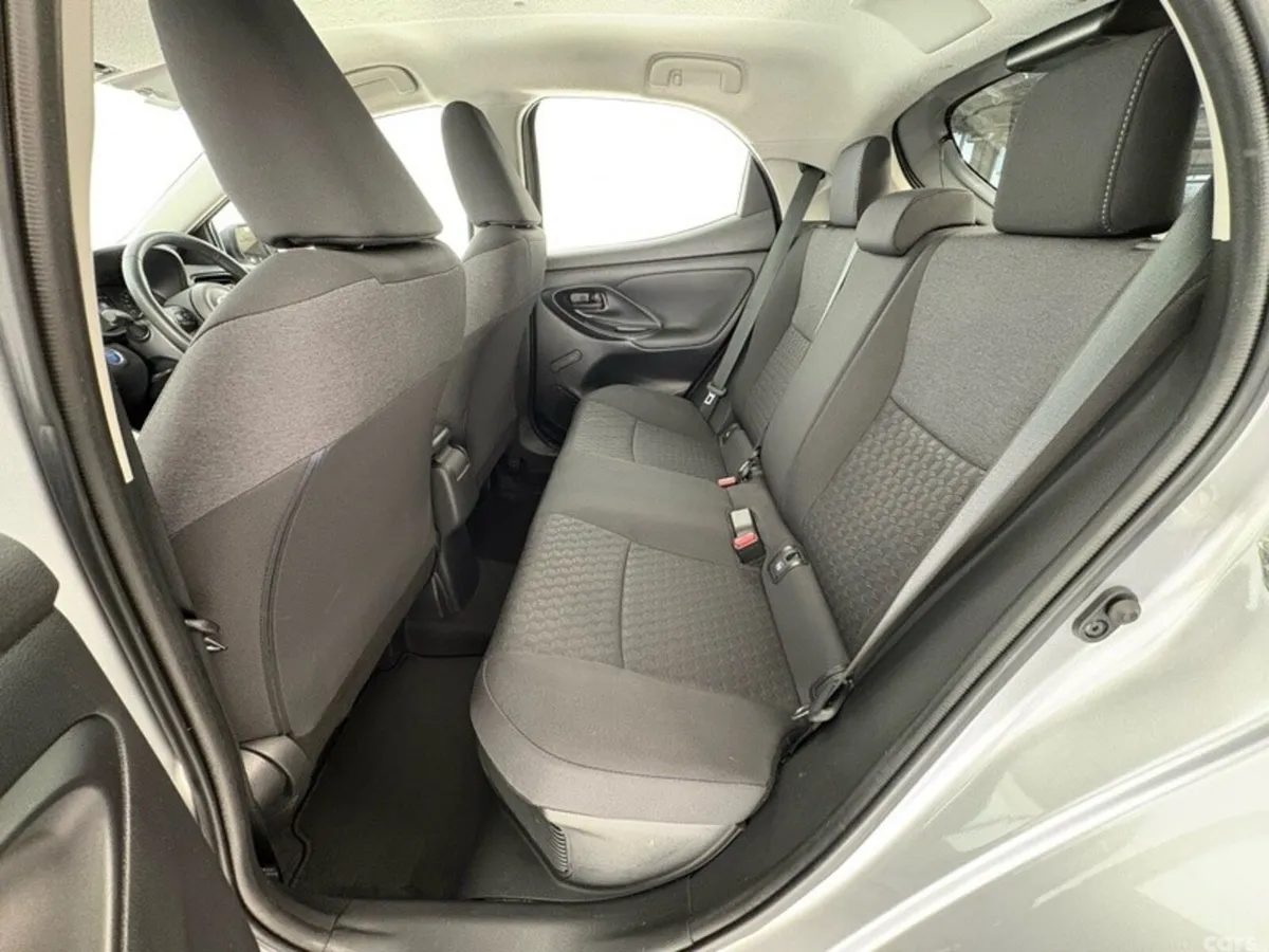 Toyota Yaris Hatchback, Petrol Hybrid, 2023, Silver