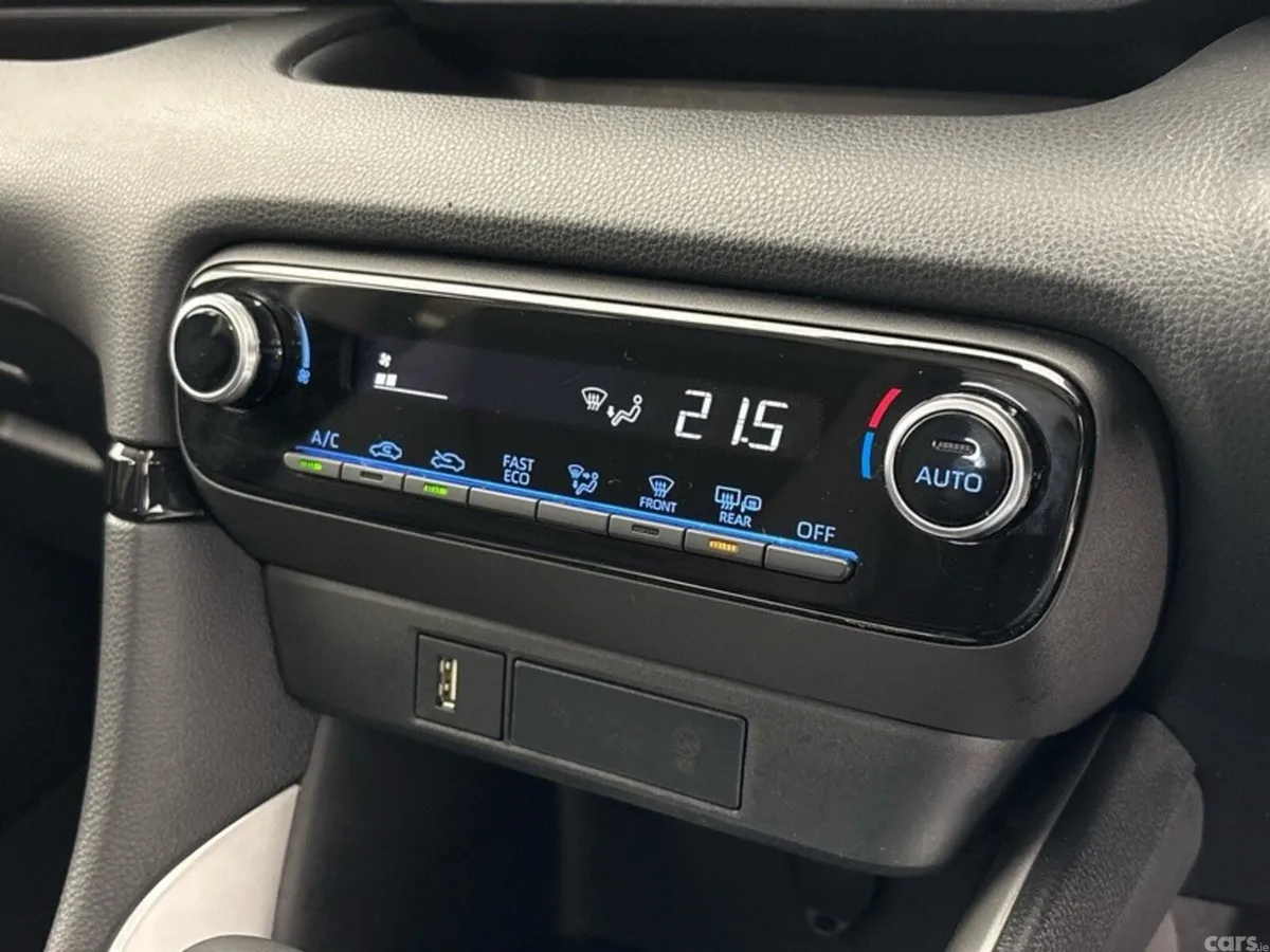 Toyota Yaris Hatchback, Petrol Hybrid, 2023, Silver