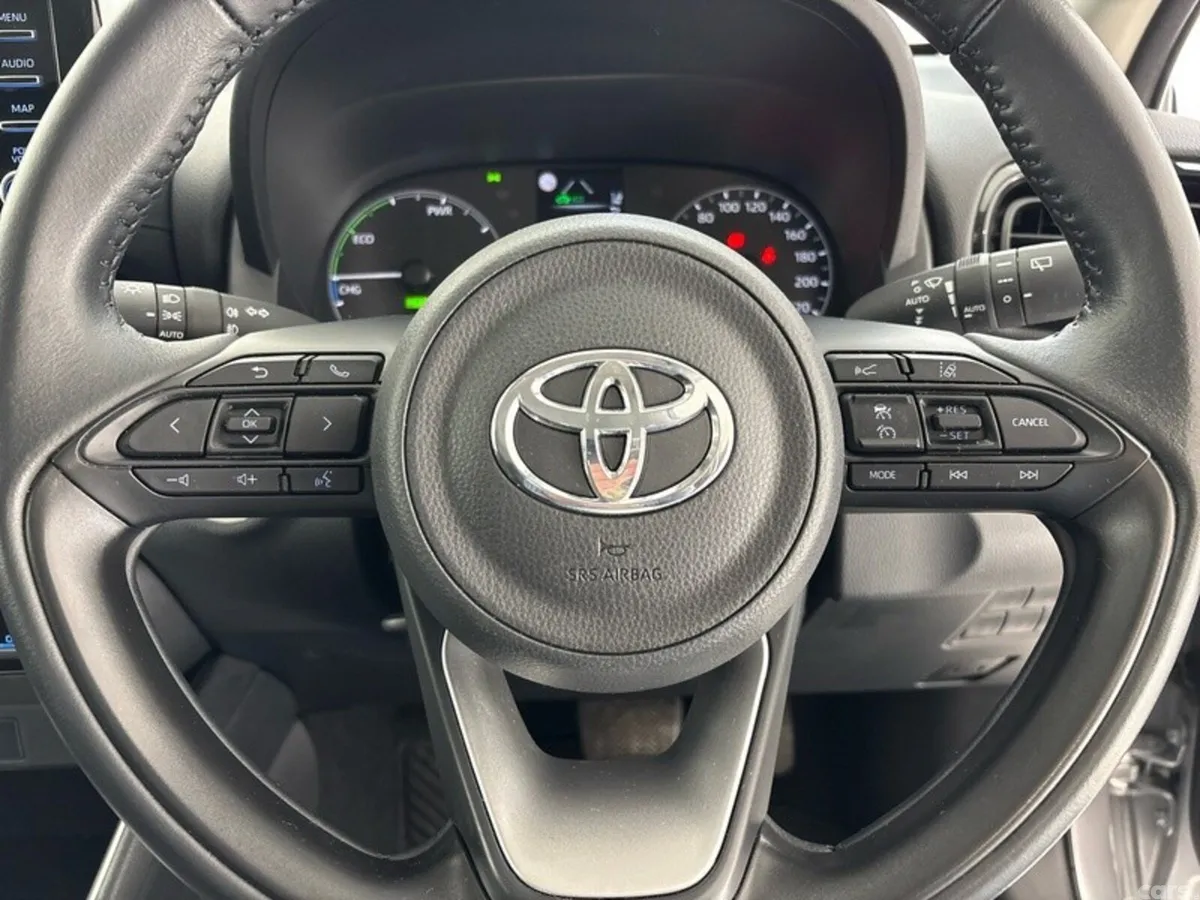 Toyota Yaris Hatchback, Petrol Hybrid, 2023, Silver