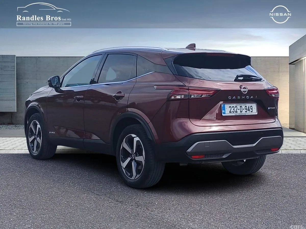 Nissan Qashqai MPV, Petrol Hybrid, 2023, Red