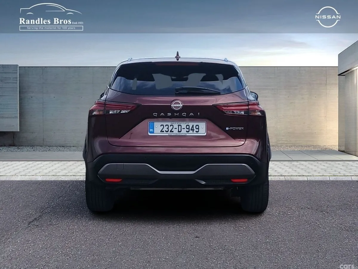 Nissan Qashqai MPV, Petrol Hybrid, 2023, Red