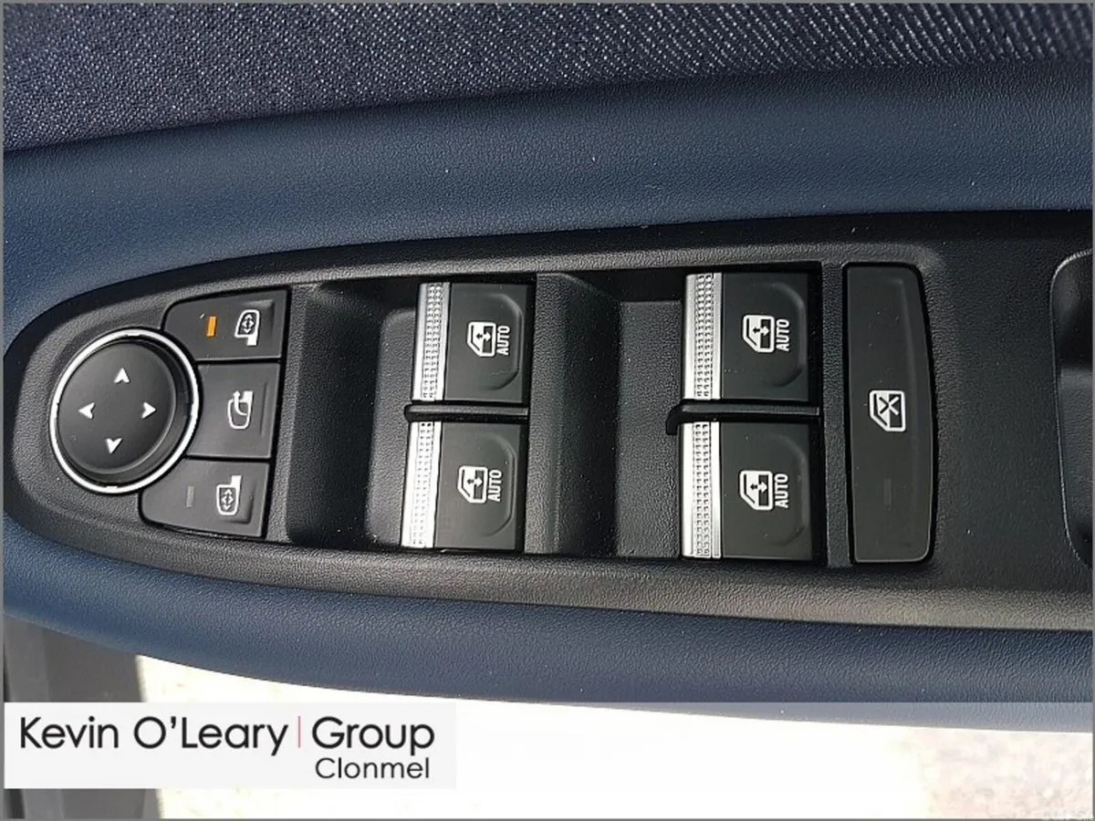 Renault 4 Hatchback, Electric, 2026, White