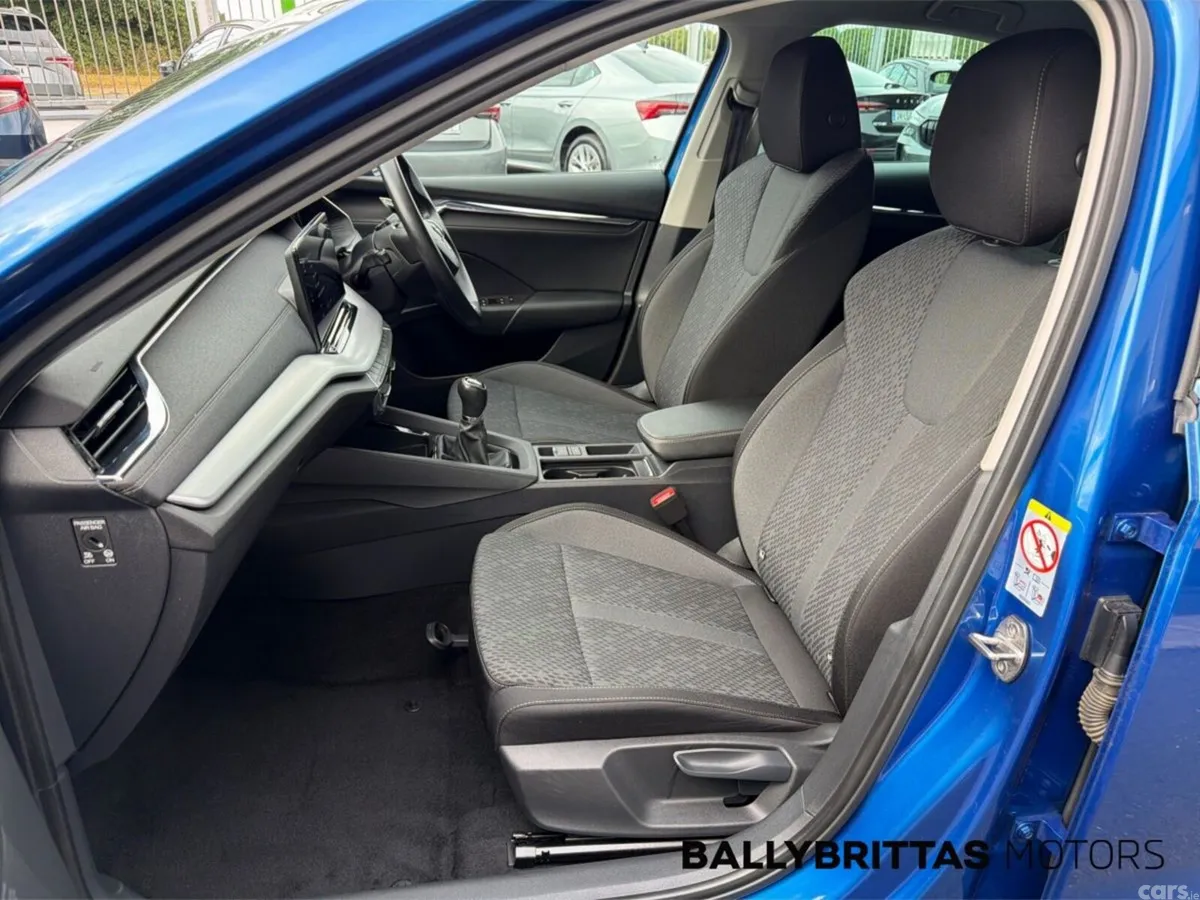 Skoda Octavia Saloon, Diesel, 2022, Blue