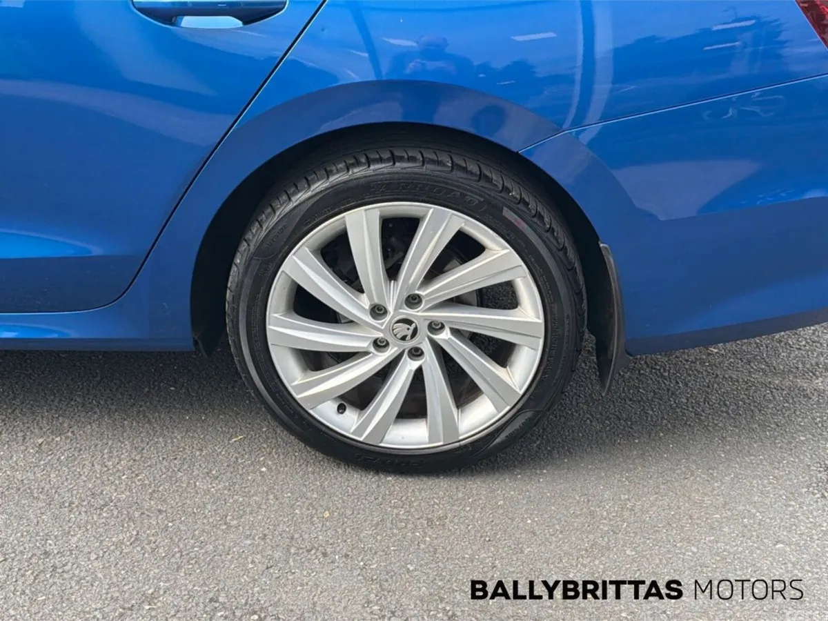 Skoda Octavia Saloon, Diesel, 2022, Blue