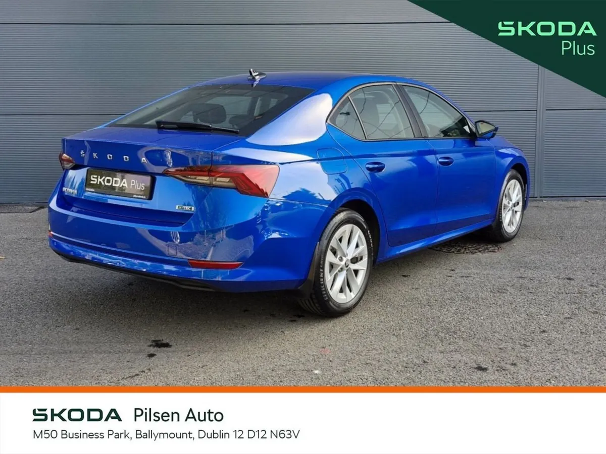 Skoda Octavia Saloon, Petrol Hybrid, 2024, Blue