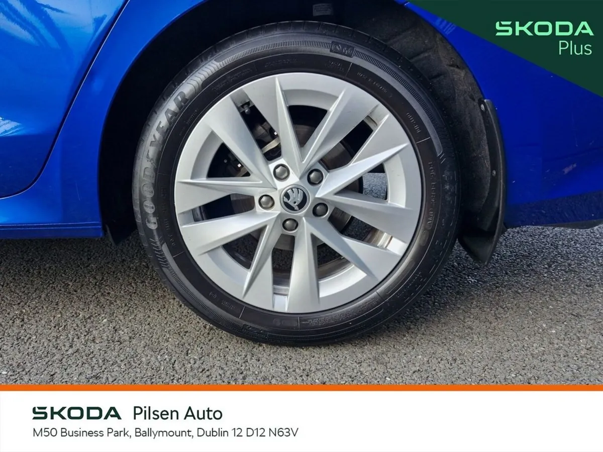 Skoda Octavia Saloon, Petrol Hybrid, 2024, Blue