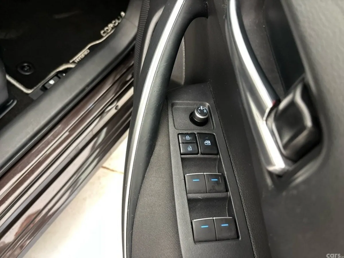 Toyota Corolla Saloon, Petrol Hybrid, 2019, Brown