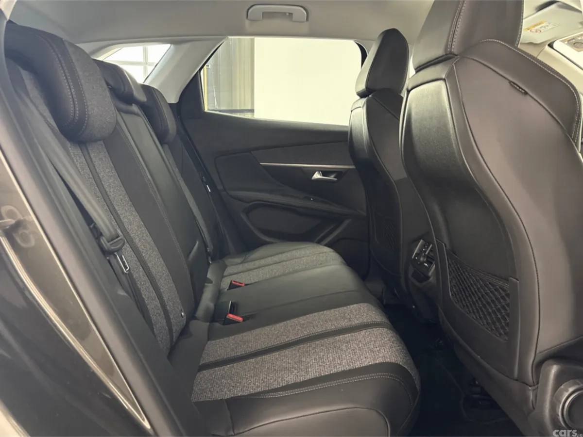 Peugeot 3008 MPV, Diesel, 2019, Grey