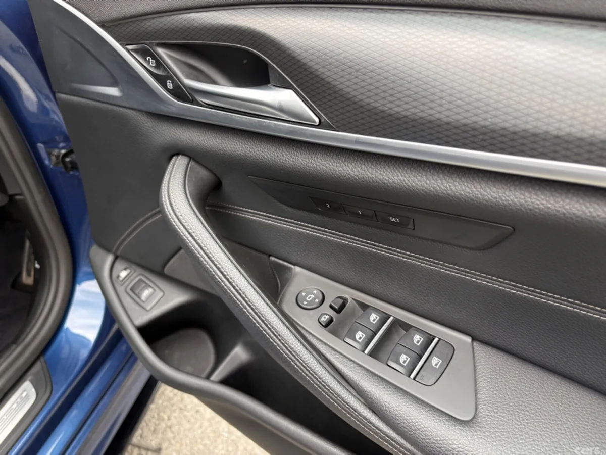BMW 5-Series Saloon, Petrol Plug-in Hybrid, 2022, Blue