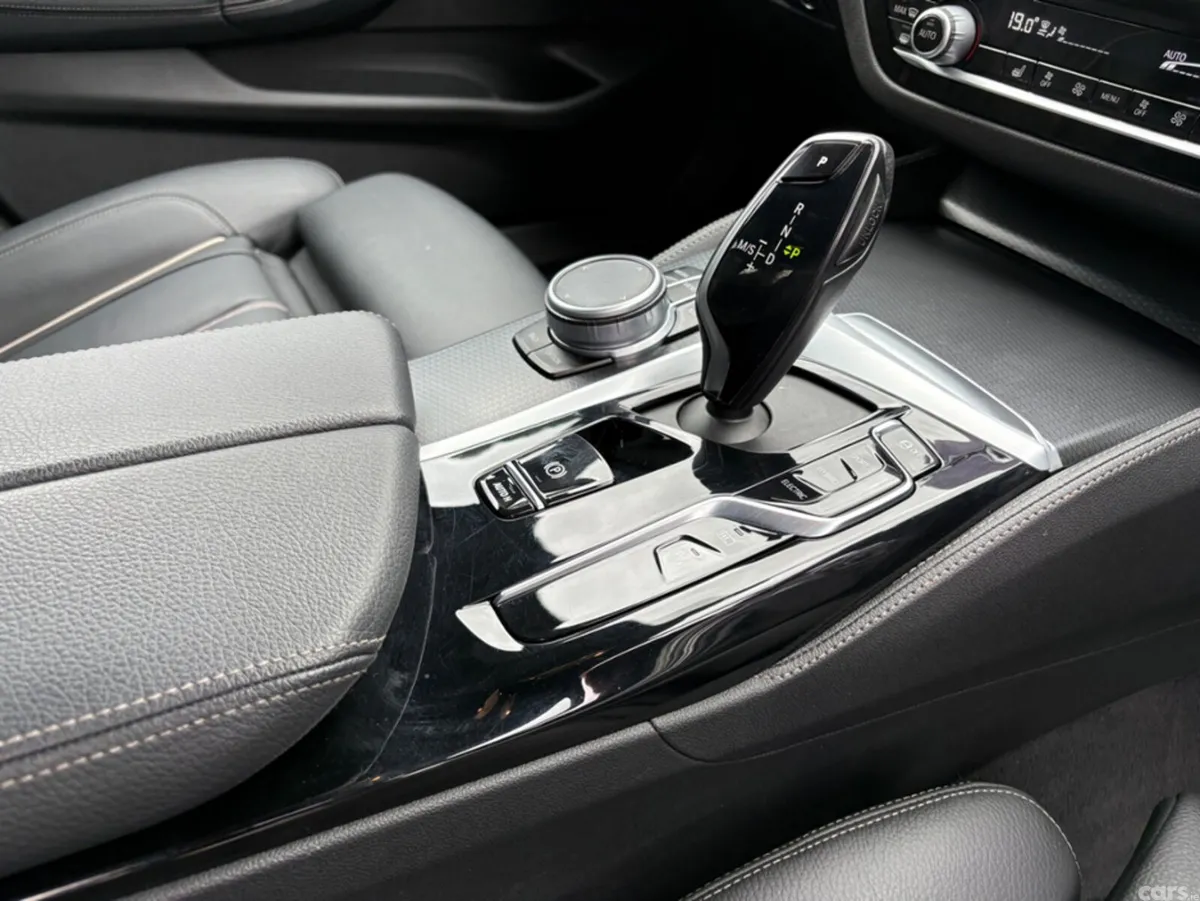 BMW 5-Series Saloon, Petrol Plug-in Hybrid, 2022, Blue