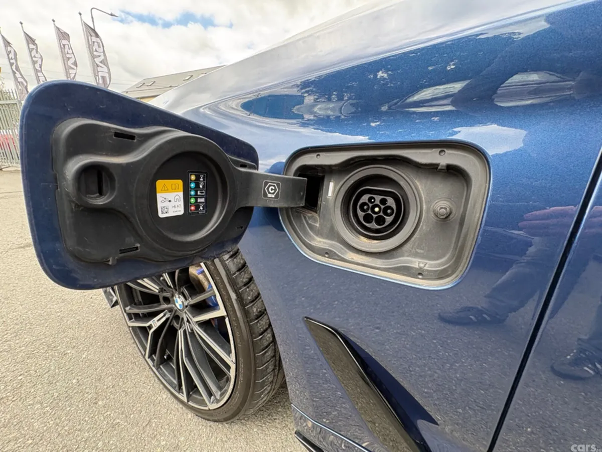 BMW 5-Series Saloon, Petrol Plug-in Hybrid, 2022, Blue