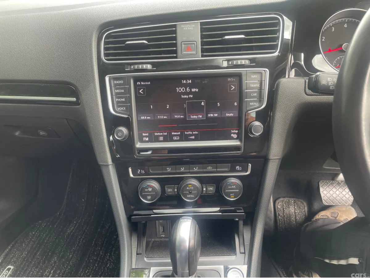 Volkswagen Golf Hatchback, Petrol, 2016, Gold