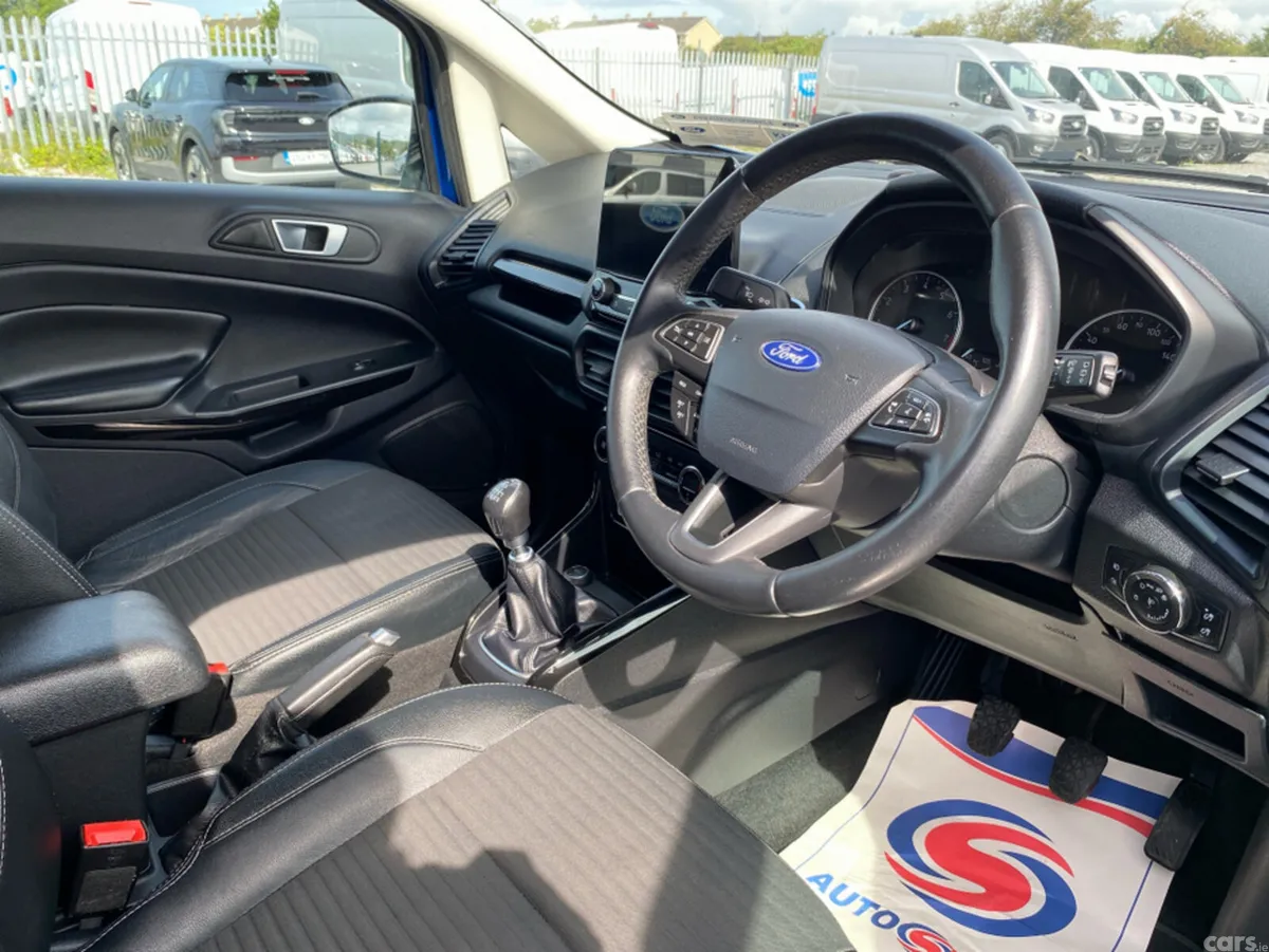 Ford EcoSport Hatchback, Petrol, 2018, Blue