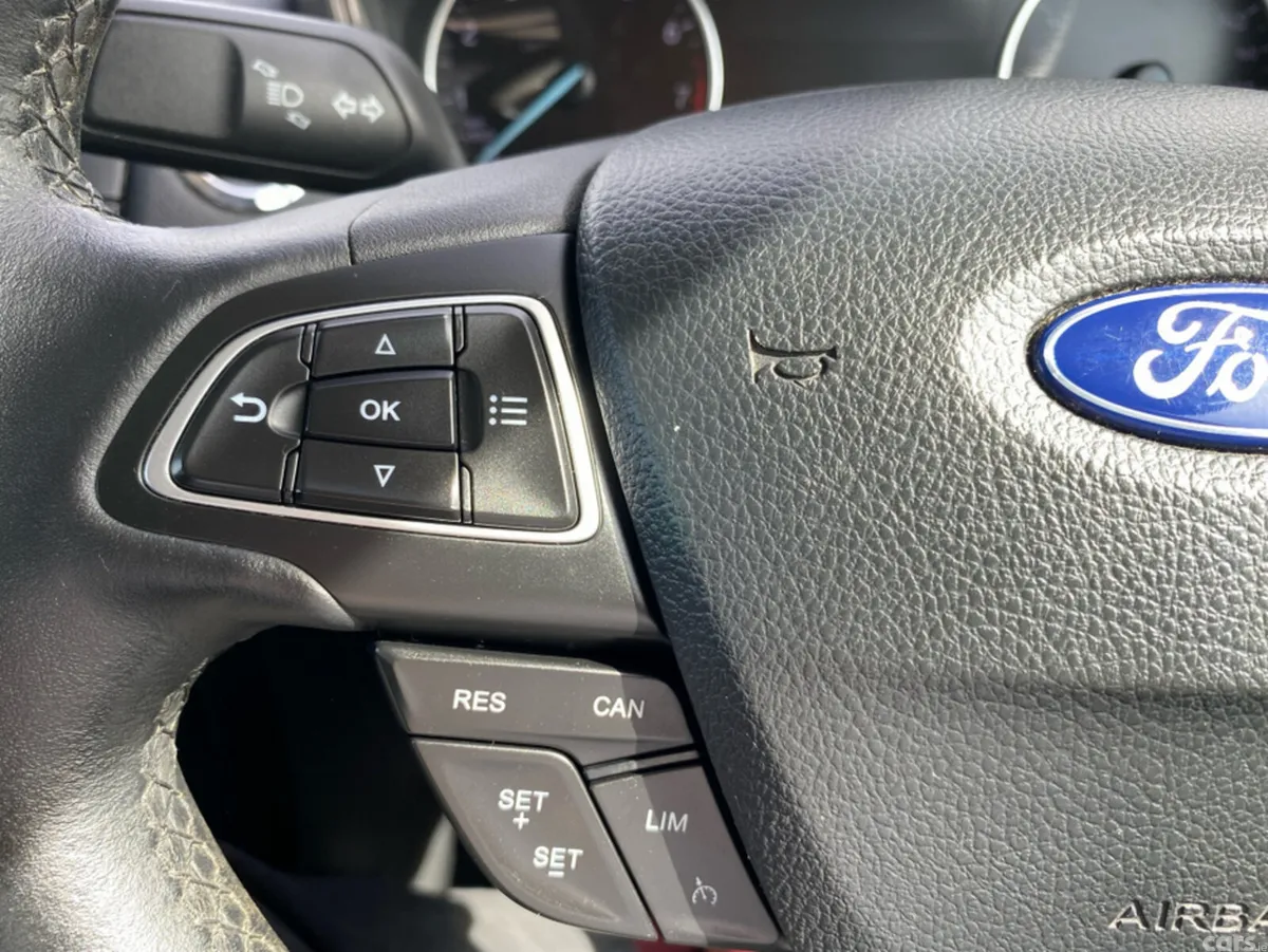 Ford EcoSport Hatchback, Petrol, 2018, Blue
