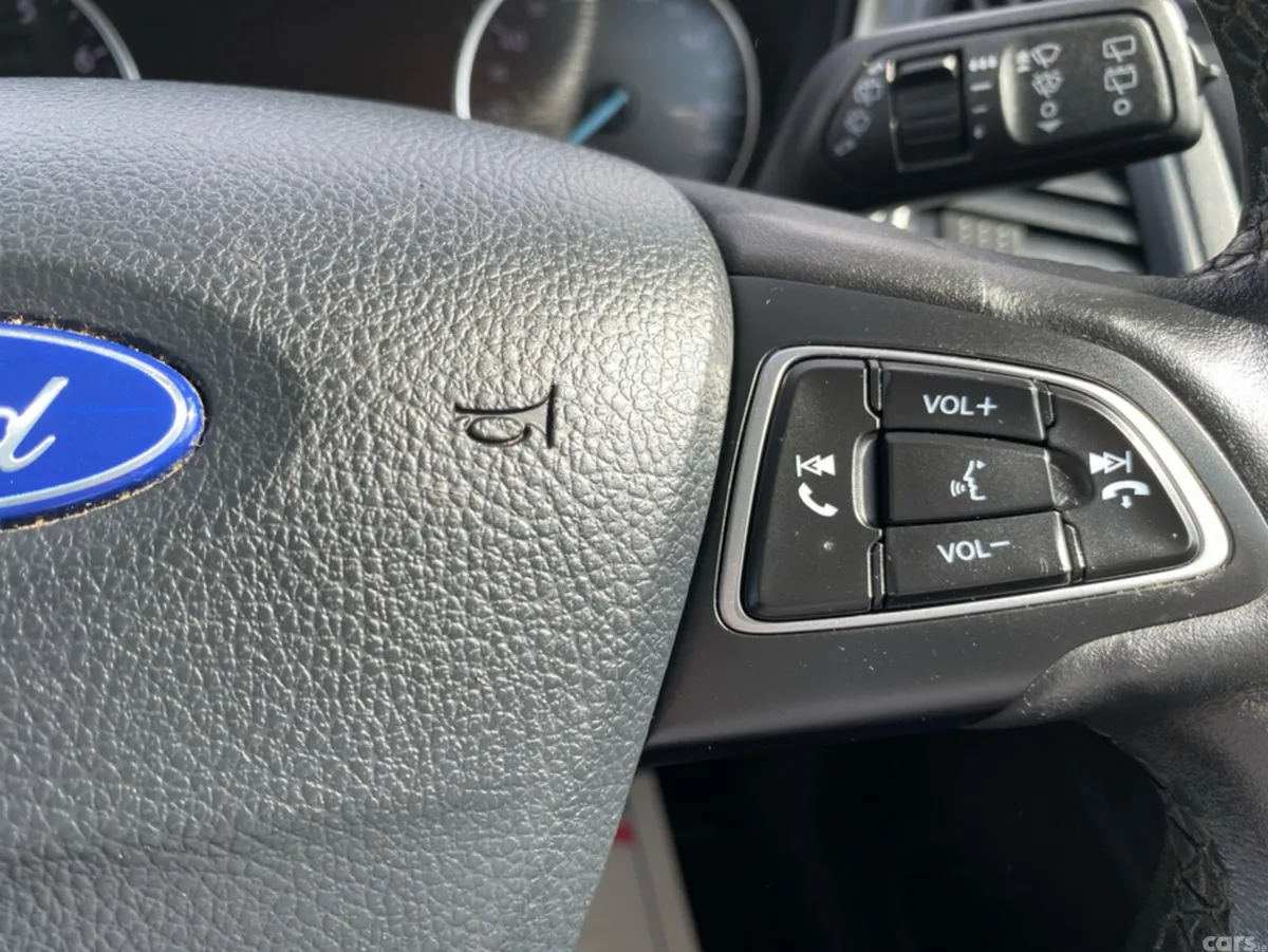 Ford EcoSport Hatchback, Petrol, 2018, Blue