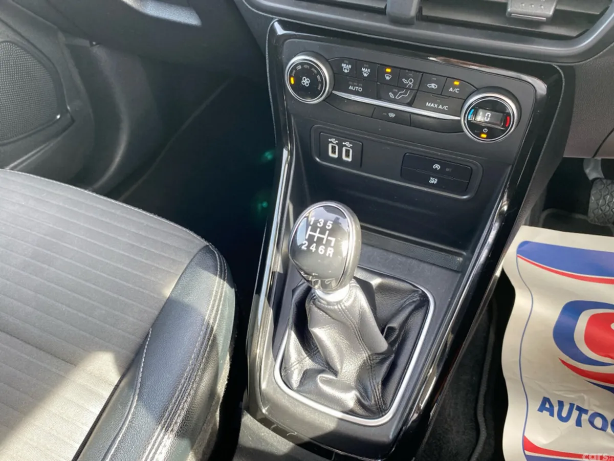 Ford EcoSport Hatchback, Petrol, 2018, Blue