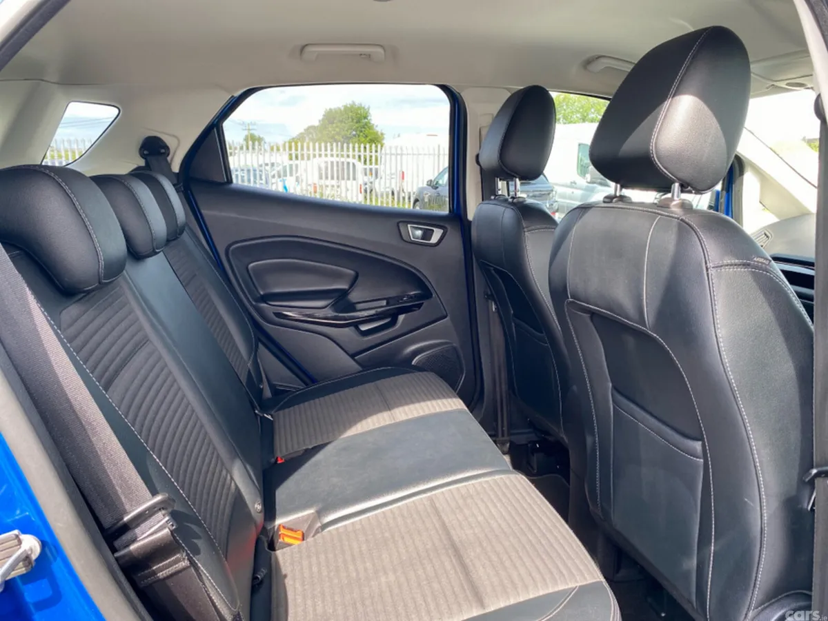 Ford EcoSport Hatchback, Petrol, 2018, Blue