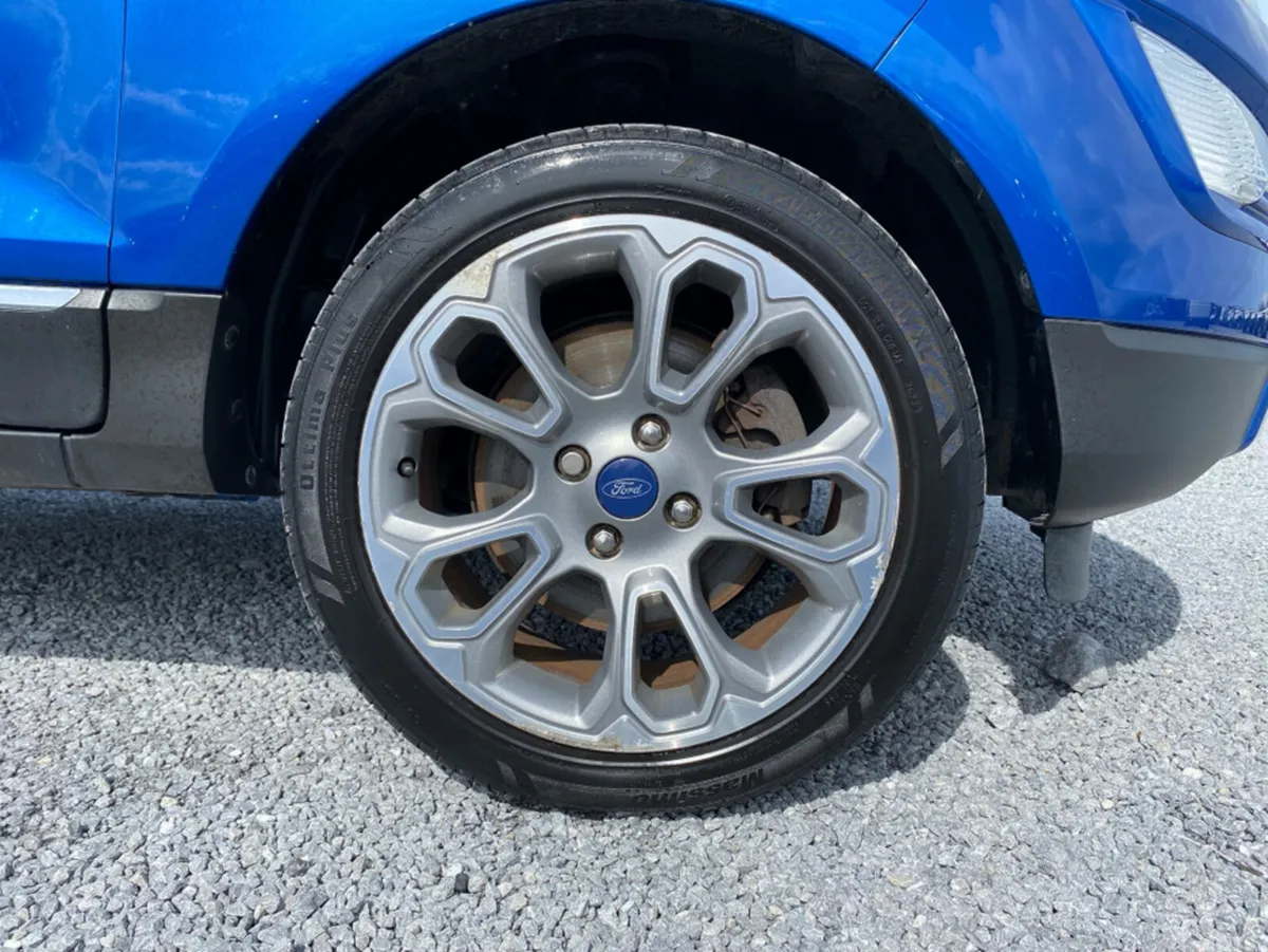 Ford EcoSport Hatchback, Petrol, 2018, Blue
