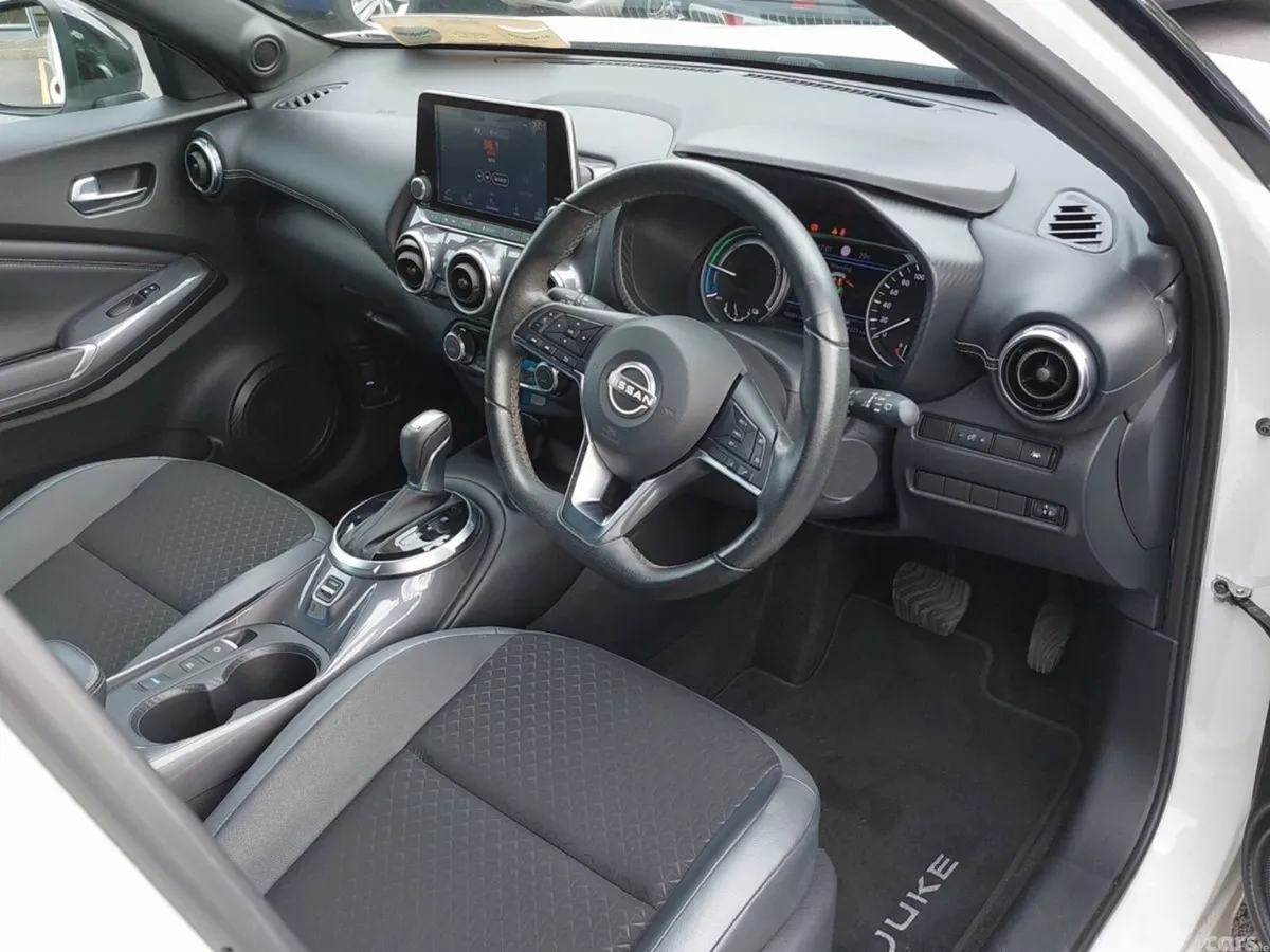 Nissan Juke SUV, Petrol Hybrid, 2024, White