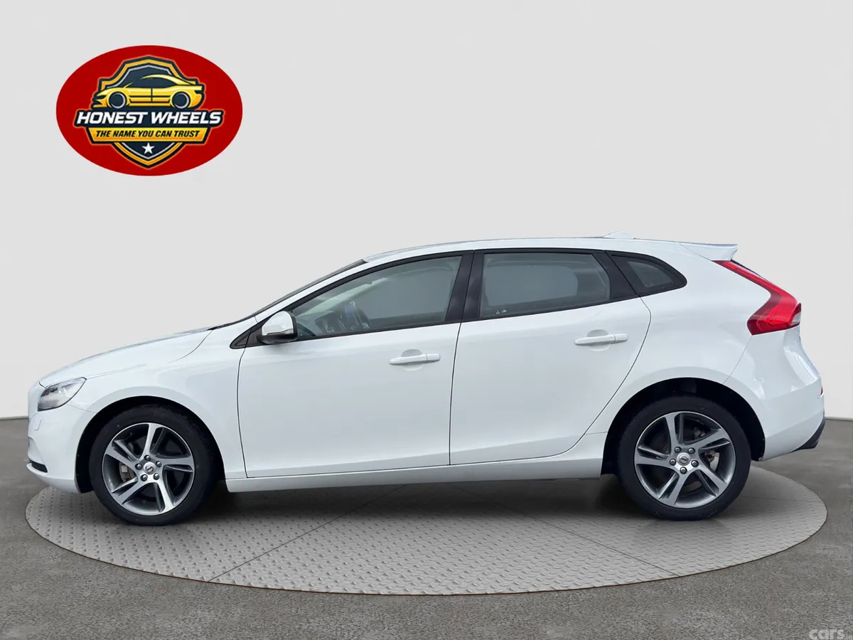 Volvo V40 Hatchback, Petrol, 2016, White