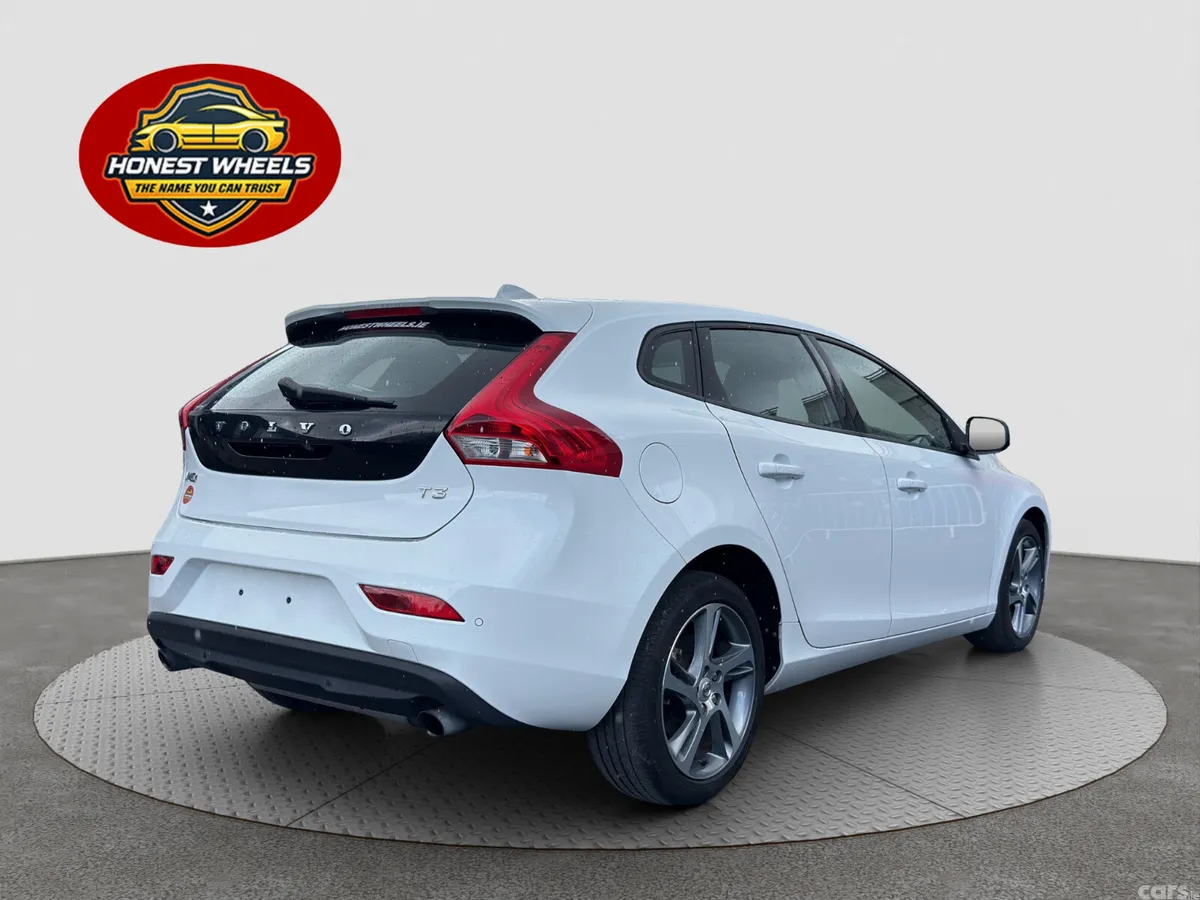 Volvo V40 Hatchback, Petrol, 2016, White