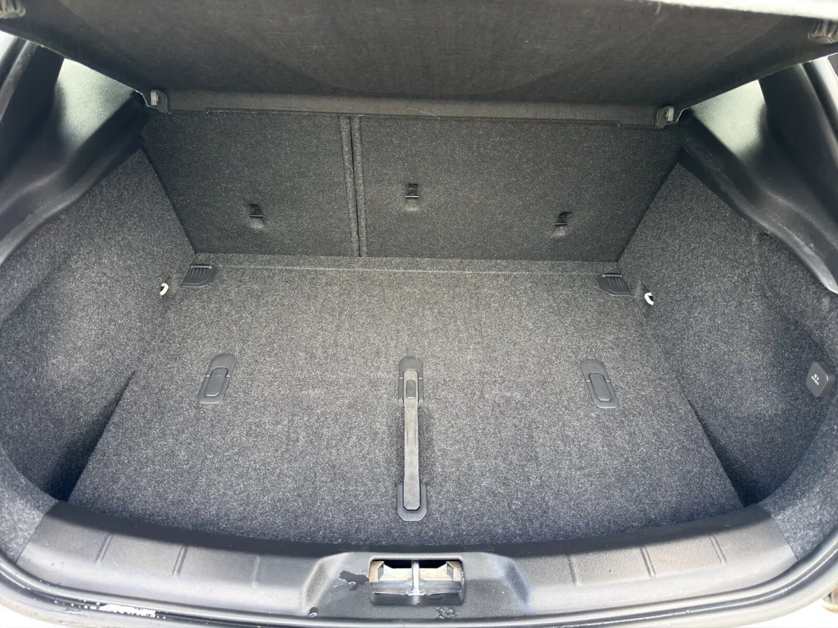 Volvo V40 Hatchback, Petrol, 2016, White