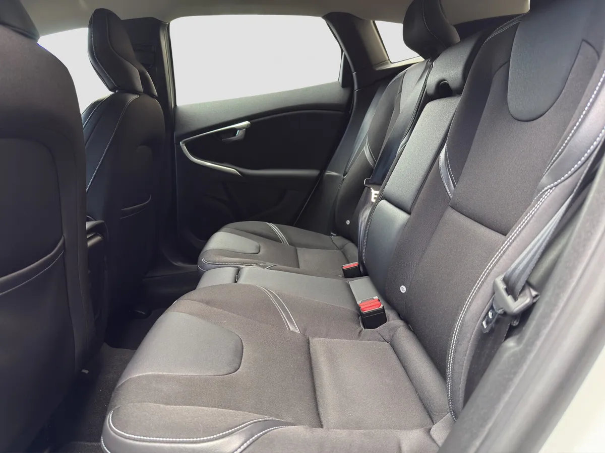 Volvo V40 Hatchback, Petrol, 2016, White