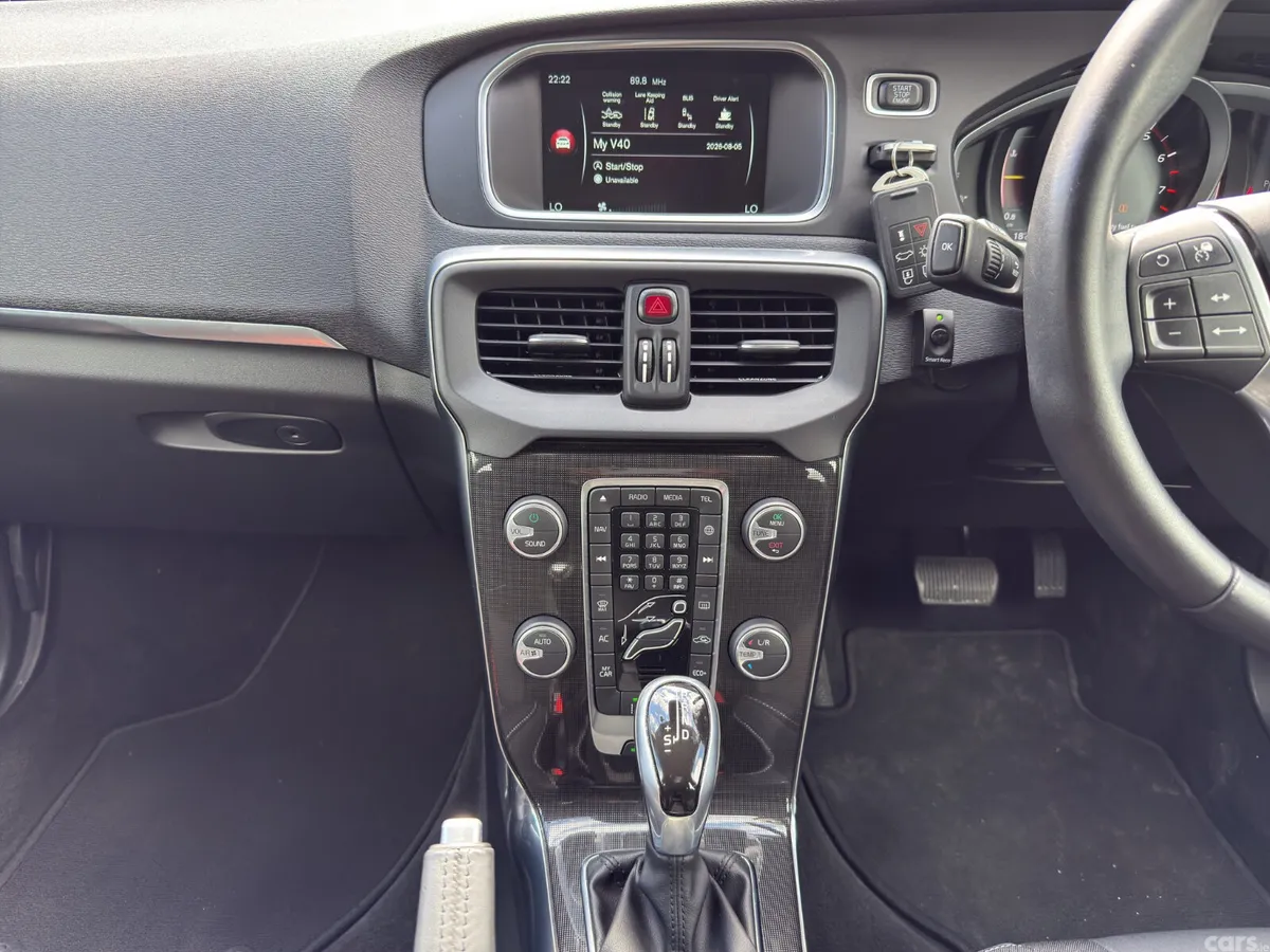 Volvo V40 Hatchback, Petrol, 2016, White