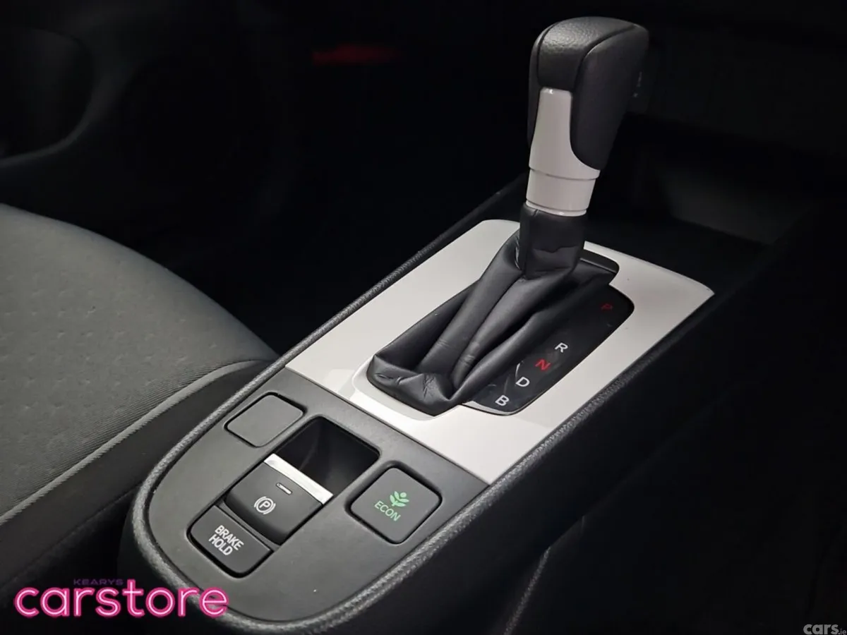 Honda Fit Hatchback, Petrol Hybrid, 2023, White