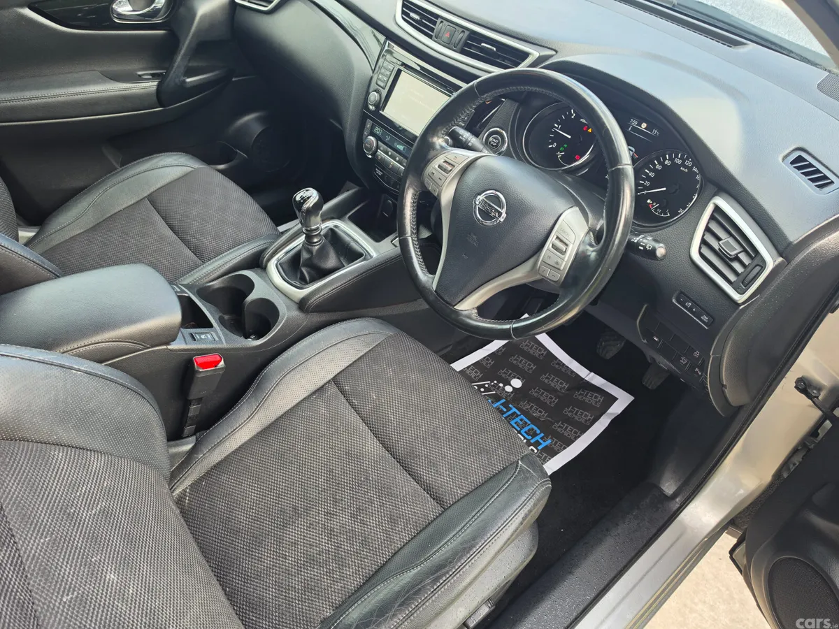 Nissan Qashqai Hatchback, Diesel, 2015, Silver