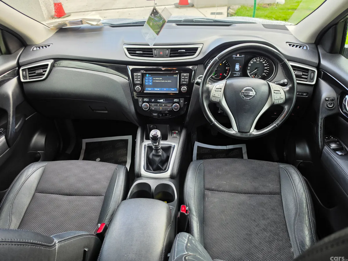 Nissan Qashqai Hatchback, Diesel, 2015, Silver