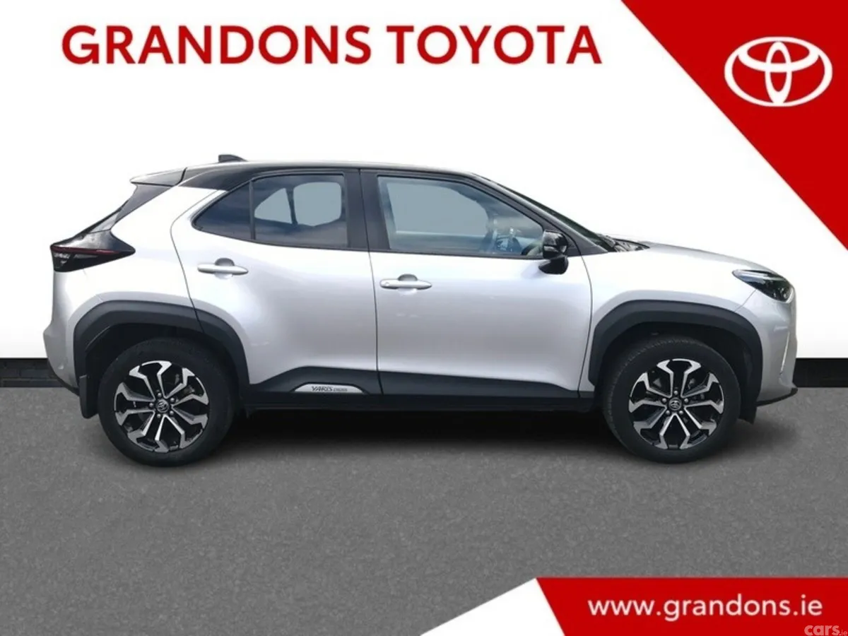 Toyota Yaris Cross Hatchback, Petrol Hybrid, 2023, Grey