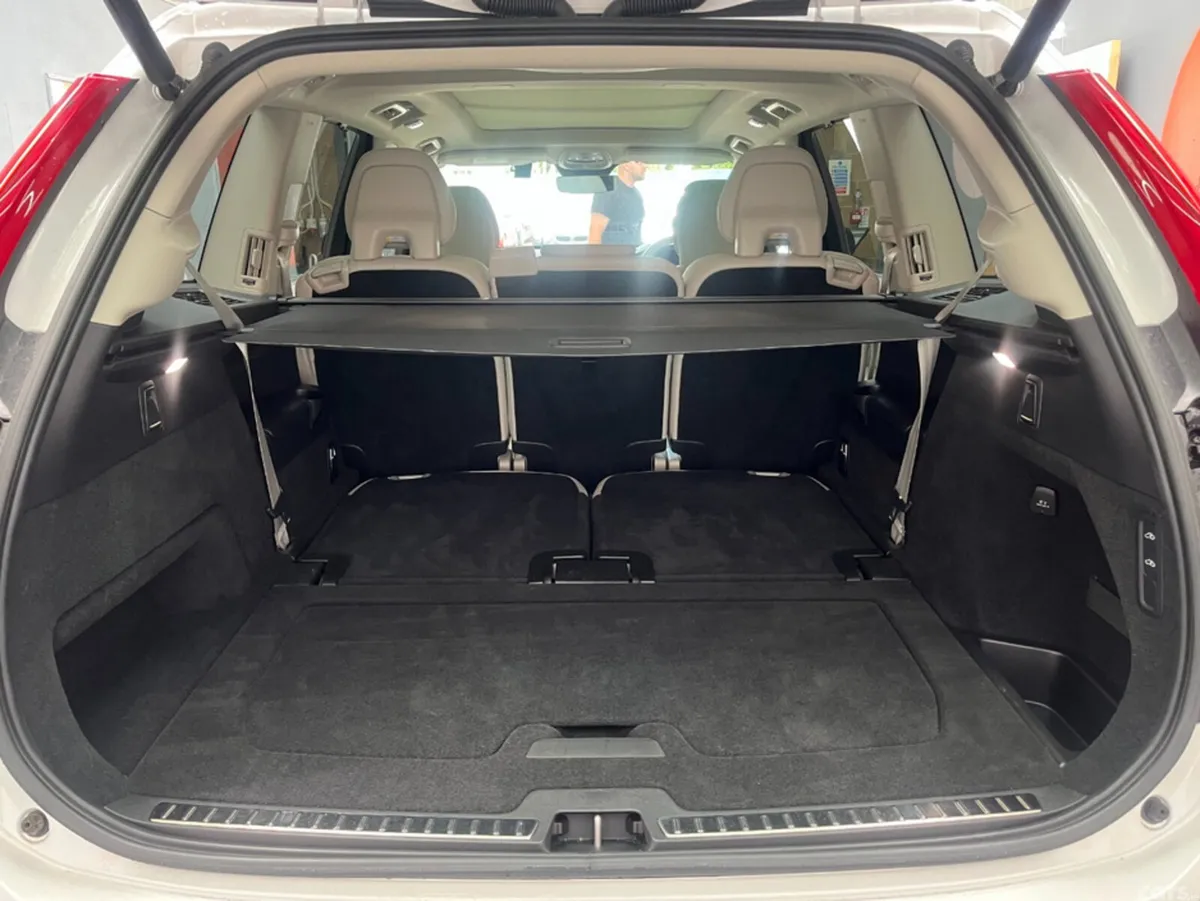 Volvo XC90 SUV, Petrol Hybrid, 2023, White