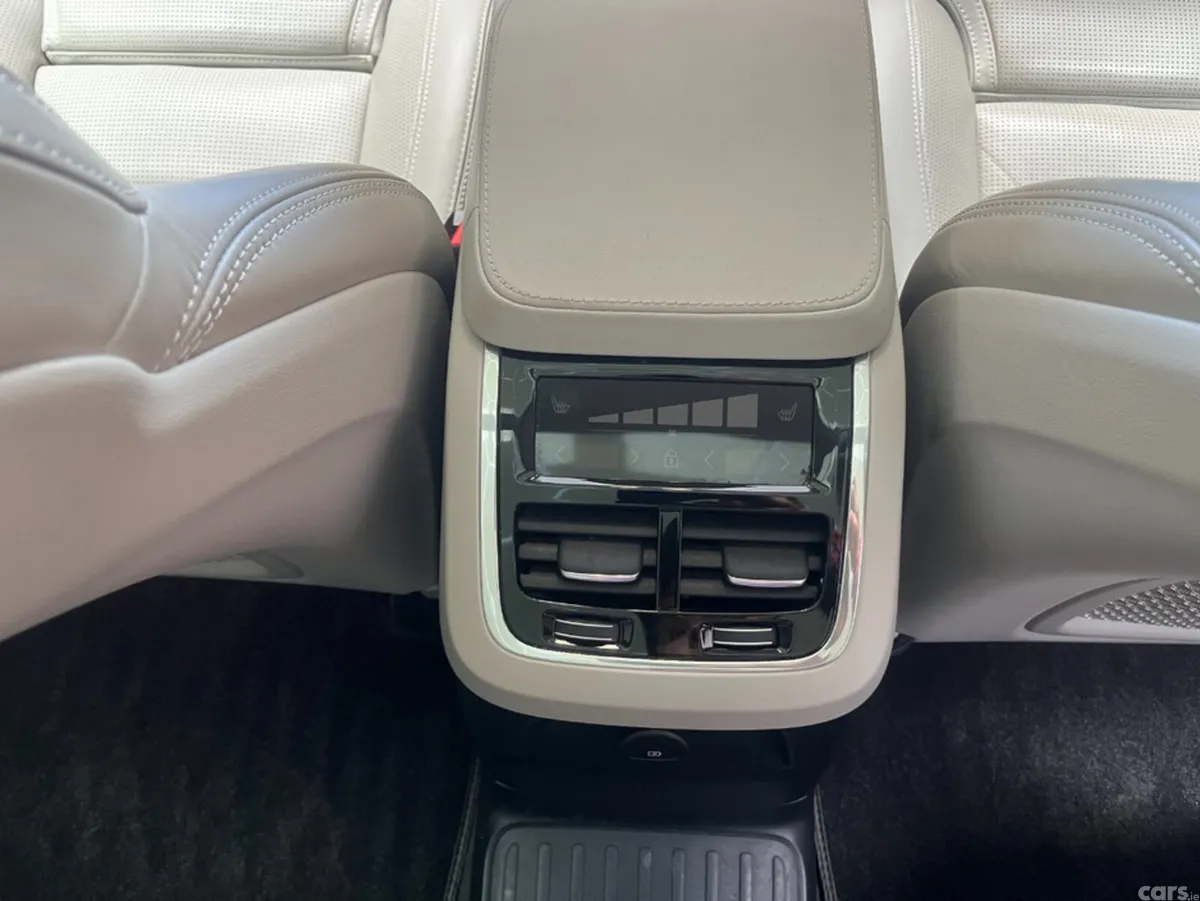 Volvo XC90 SUV, Petrol Hybrid, 2023, White