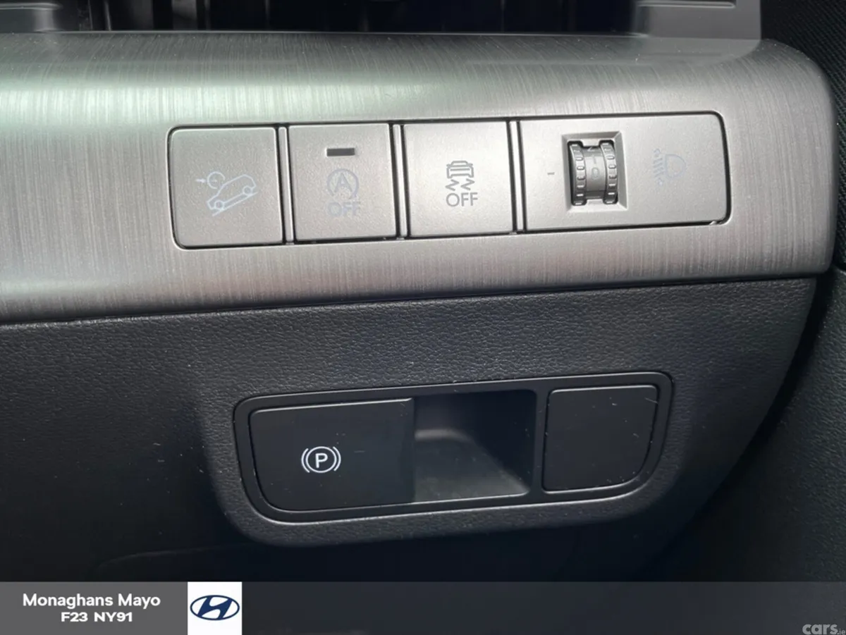Hyundai KONA MPV, Petrol, 2023, Red
