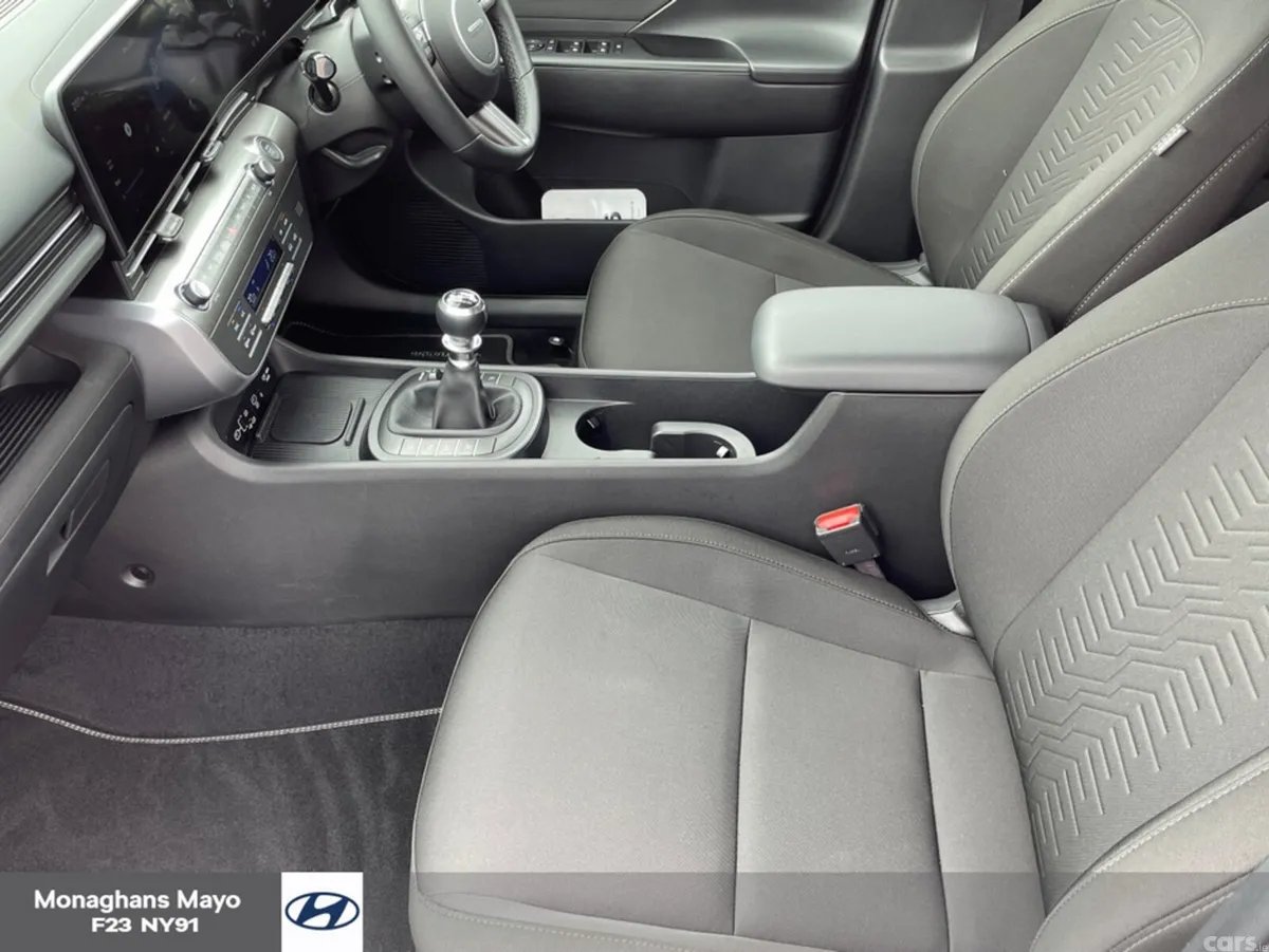 Hyundai KONA MPV, Petrol, 2023, Red